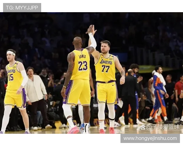 湖人大战勇士精彩对决詹姆斯与库里再度激战引爆赛场激情