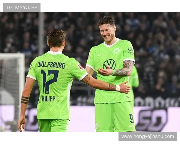 多特蒙德与勒沃库森激战正酣 双方鏖战拼尽全力争夺关键胜利